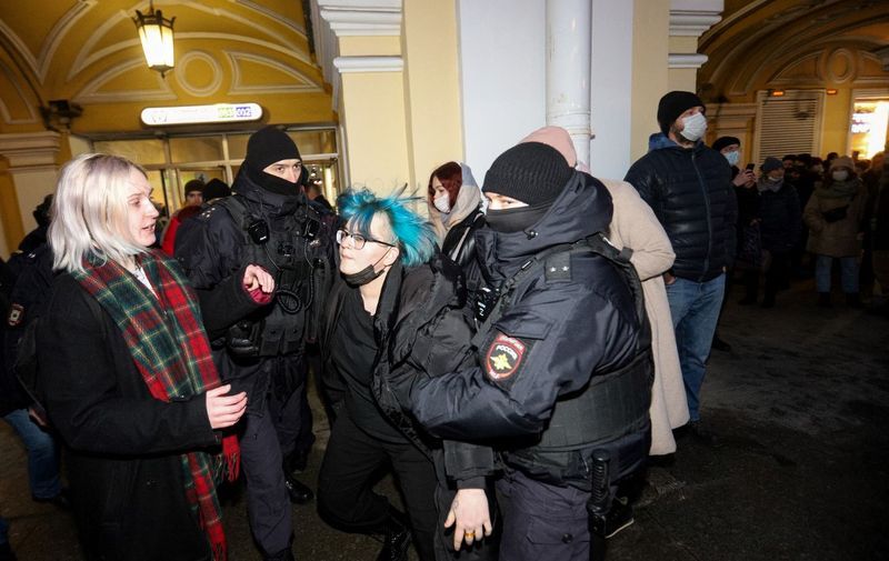 U Rusiji dosad uhićeno više od 6000 protivnika rata, oporba poziva na građansku neposlušnost