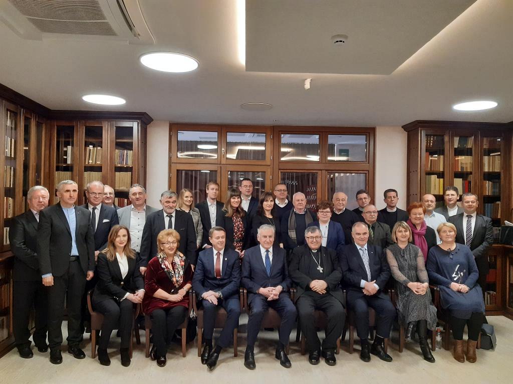 Predstavnica županija i gradova iz Republike Hrvatske posjetili kardinala Puljića