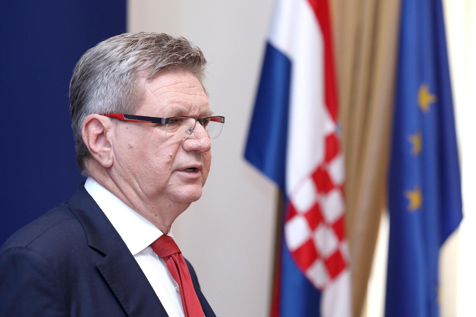 MRSIĆU, ZAŠTO TI SMETAJU BRANITELJSKE MIROVINE ? Mrsić o izdvajanju braniteljskih mirovina: 'Nisu se borili da budu povlaštena kasta'