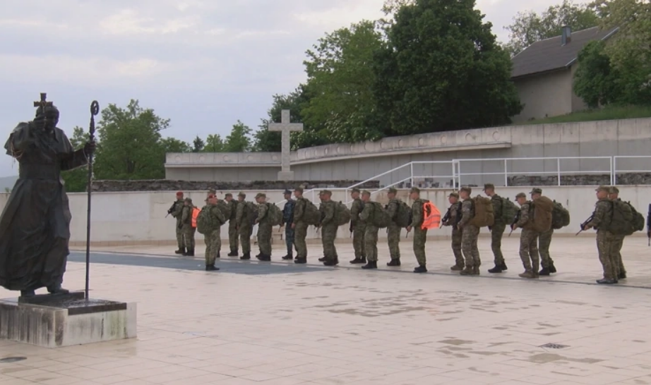 Polaznici 10. naraštaja obuke za razvoj vođa započeli završnu hodnju od 88 kilometara