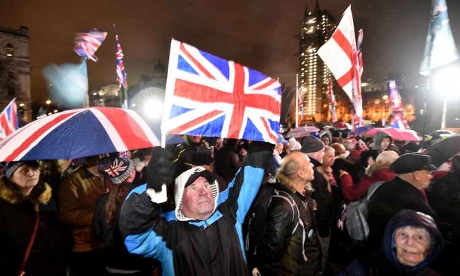 Počelo konačno odbrojavanje do Brexita s obje strana kanala La Manche, Škoti upalili svijeće i preklinju London