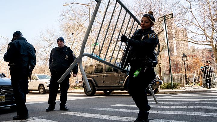 Postavljene barikade oko sudnice na Manhattanu; čeka se optužnica protiv Trumpa koji je najavio vlastito uhićenje