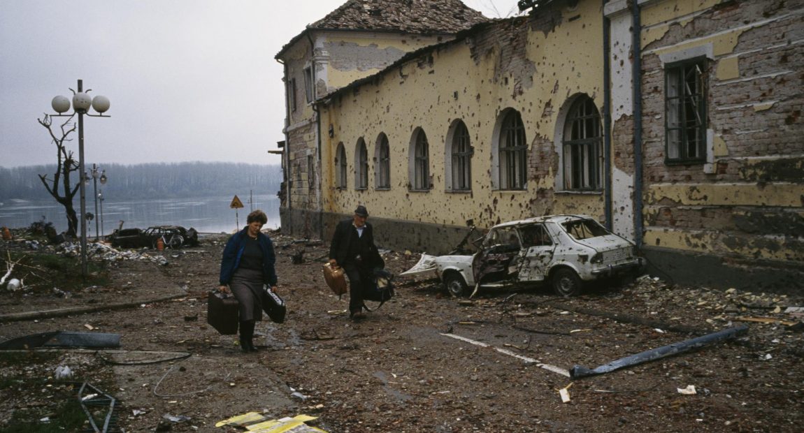 VUKOVARSKA BRANITELJICA ODGOVORILA DEŽULOVIĆU: “Dok sam ja od njih bježala kroz minska polja ti si se njima gospodski vozio u džipu”