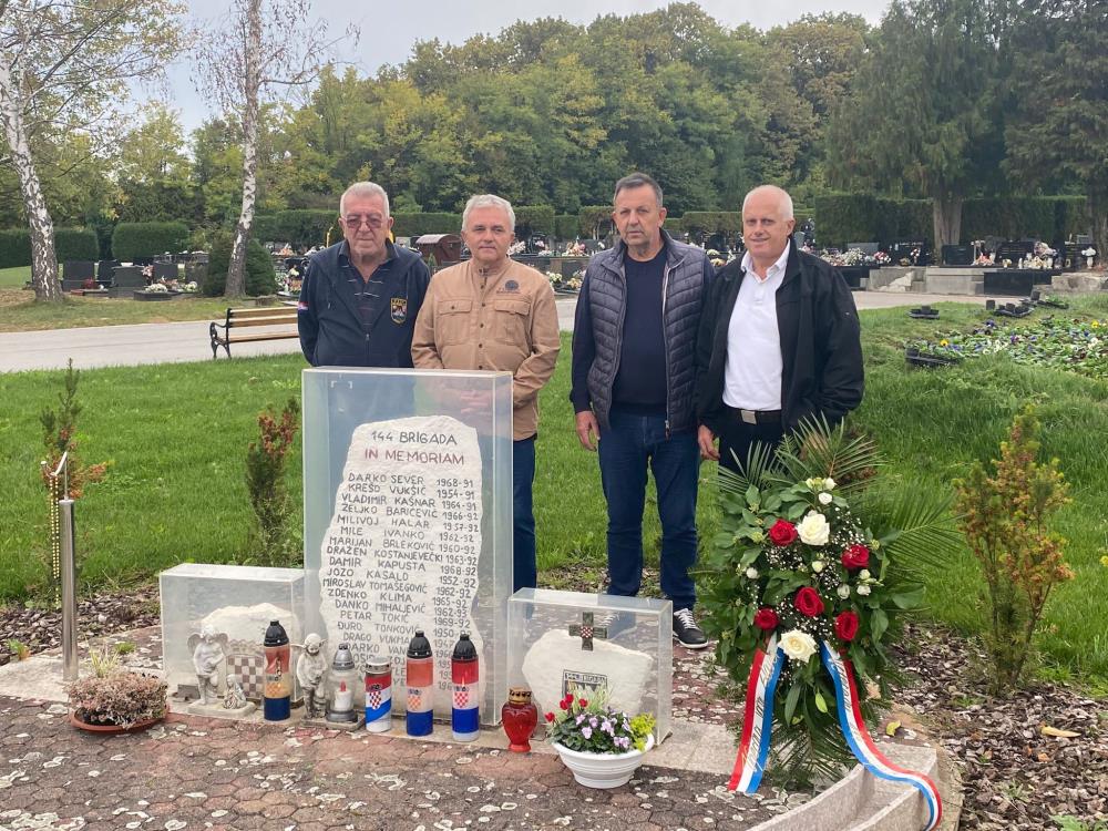 TRIDESETA JE GODIŠNJICA OSNUTKA SESVETSKE BRIGADE, NA MARKOVOM POLJU POLOŽEN VIJENAC