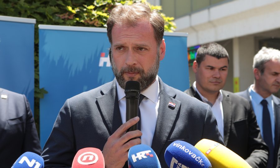 Banožić i Hranj čestitali Dan HV-a, Dan Hrvatske kopnene vojske i 30 godina od ustrojavanja ZNG-a