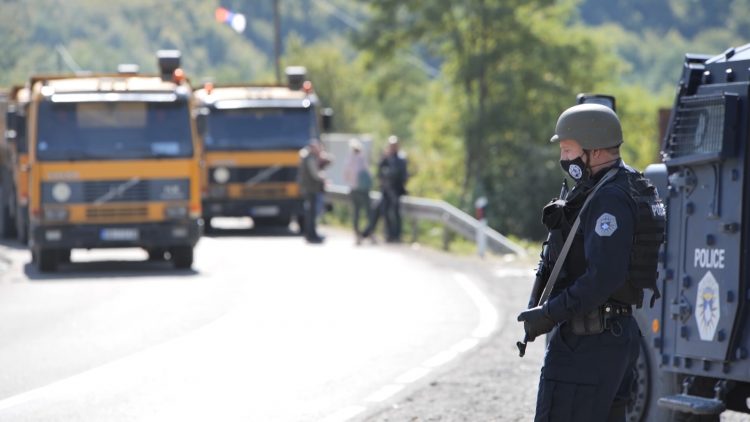 Oklopnjacima na dva kilometra od granice s Kosovom