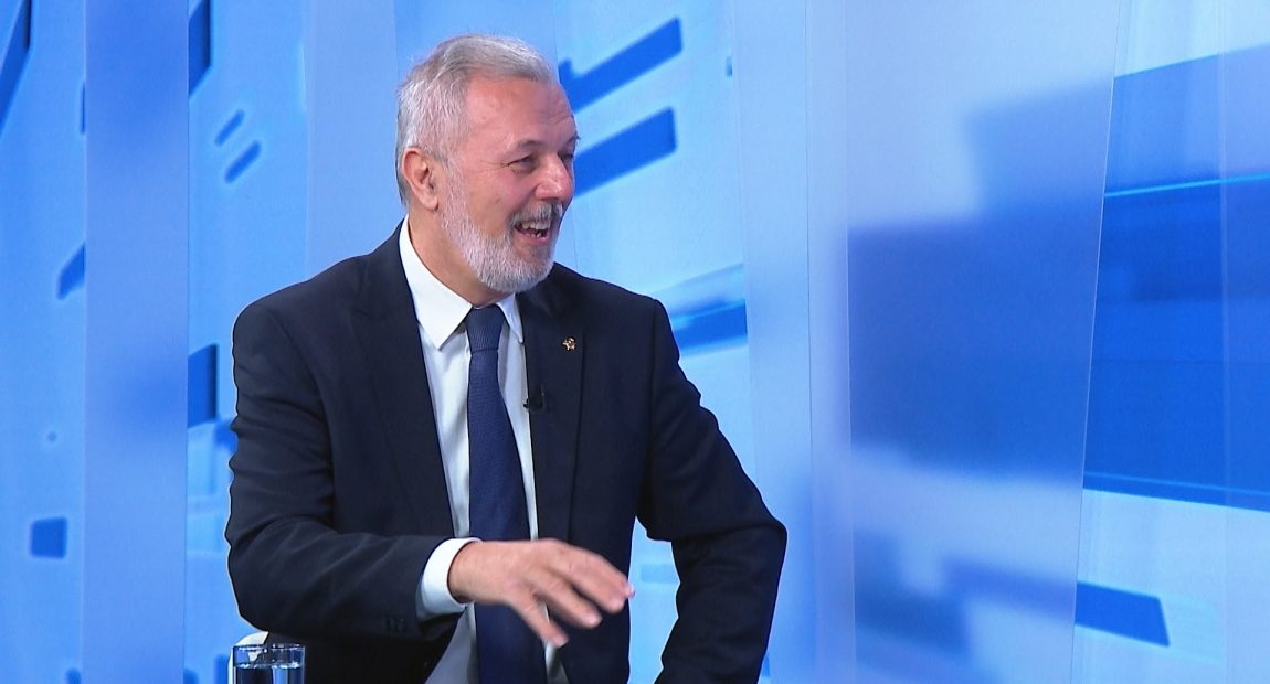 Sanader (HDZ): Grmoja svjesno inscenirao situaciju za govornicom