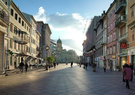 ŠOK NA RIJEČKOM KORZU: SKOČIO SA ZGRADE NA ULICU PUNU PROLAZNIKA!