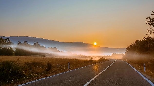 Sunčano i razmjerno toplo u većem dijelu Hrvatske, povremena magla u nizinama i uz obalu