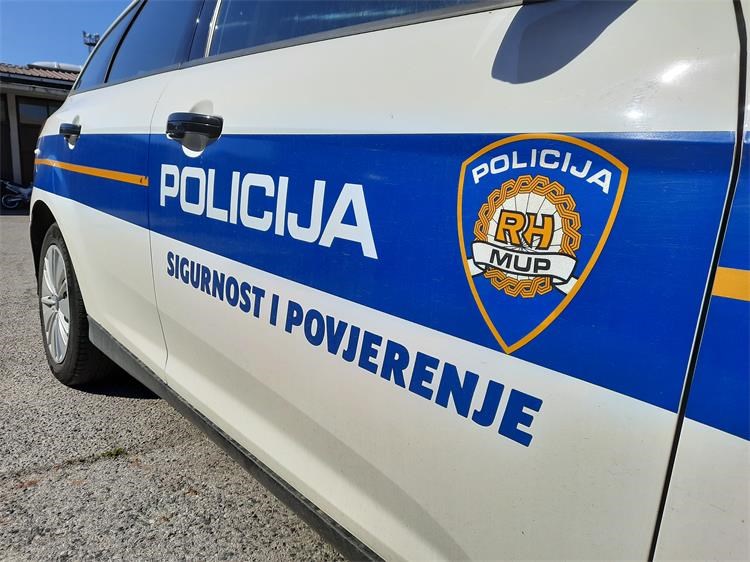 Prevaranti haraju Šibenikom, policija objavila upozorenje: ‘Ne nasjedajte! Kriminalci se predstavljaju kao policajci i traže da im predate novac‘