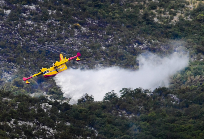 KANADER HRZ-a GASIO POŽAR U SLOVENIJI: Banožić: ‘Drago mi je što imamo tako dobro obučene pilote koji mogu pomoći i u najzahtjevnijim situacijama’