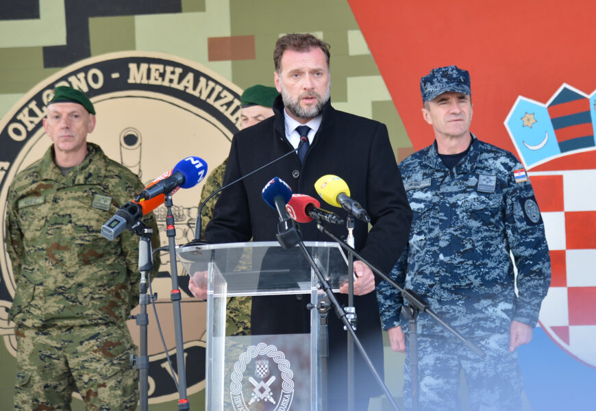 Ministar Banožić ispratio pripadnike 38. HRVCON-a u NATO operaciju KFOR