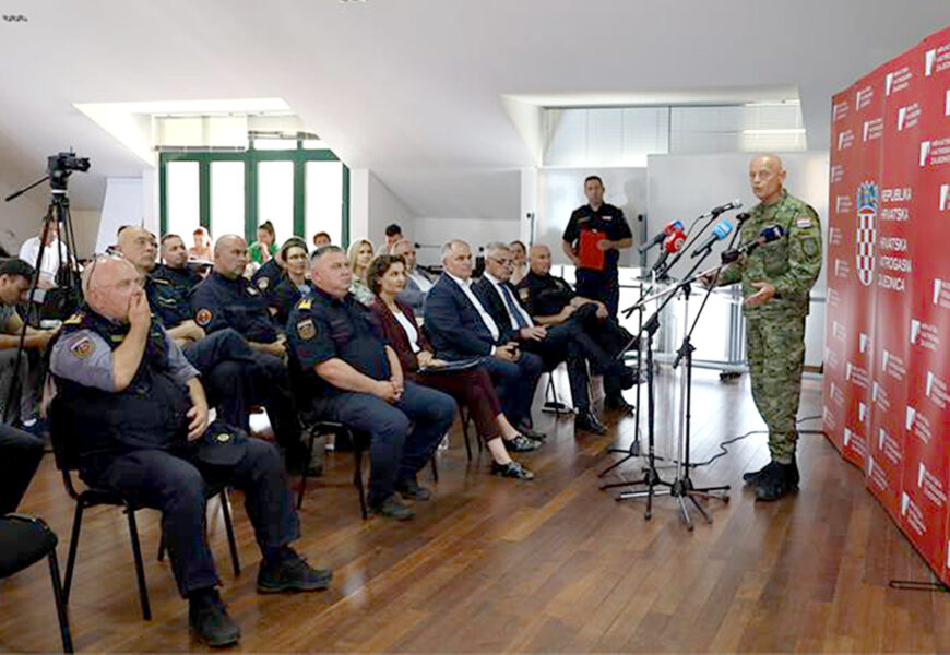 Protupožarni avioni i helikopter HRZ-a na vježbi Sigurnost 24