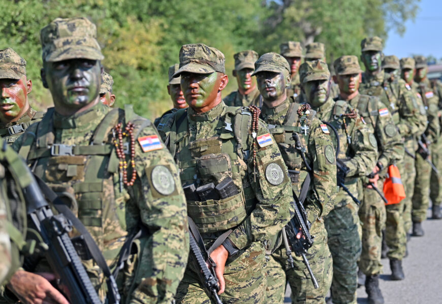 Kraj obuke, novi početak: Polaznici Središta za razvoj vođa "Marko Babić" u Udbini, krenuli na 88 km dugačku hodnju