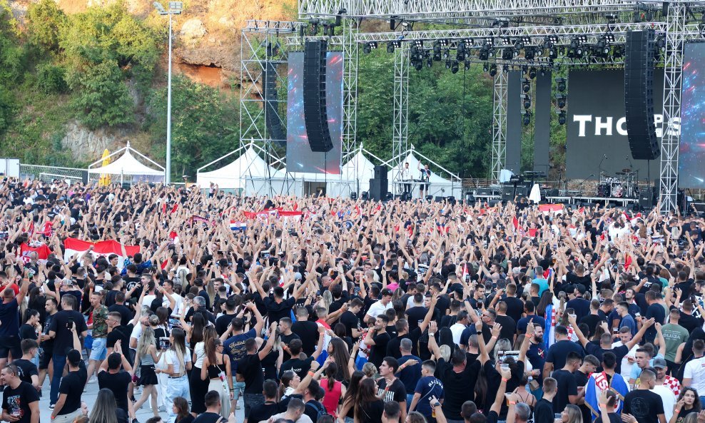 Domovinski pokret traži da se ne kažnjavaju posjetitelji koncerta u Imotskom. Oglasio se MUP