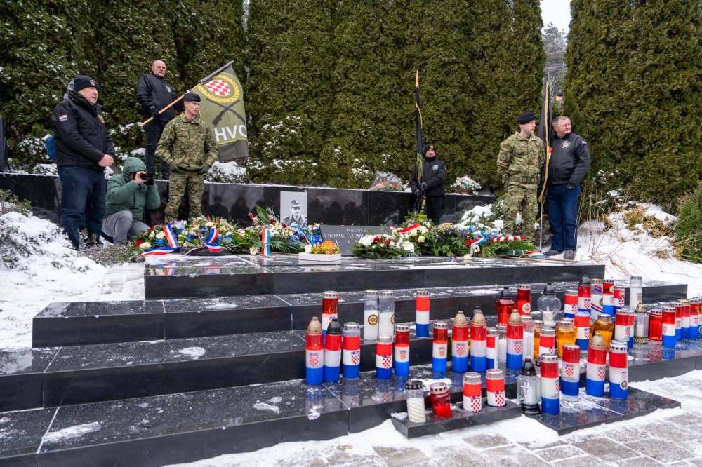 Hrvatski branitelji u Krivom Putu odali počast Damiru Tomljanoviću Gavranu