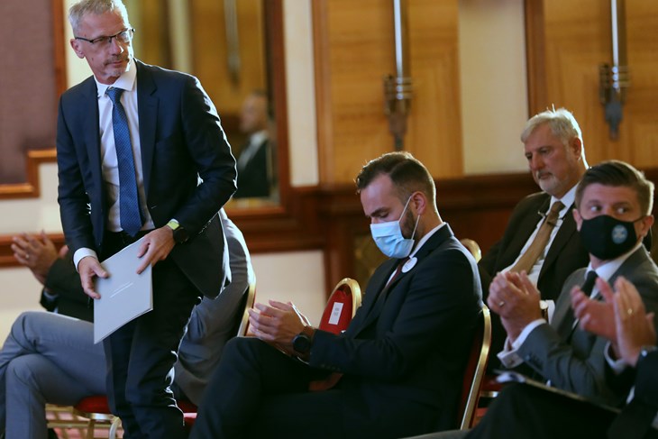 GOTOVO MILIJUNU HRVATA PRIJETI DUŽNIČKA KRIZA: Ova odluka će biti ogroman udar na strandard!