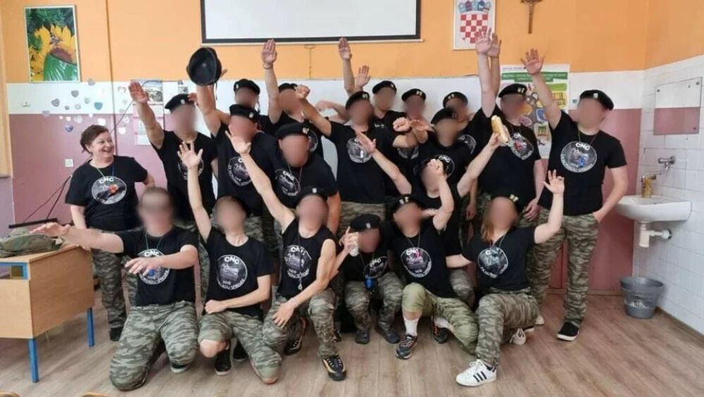 Državno odvjetništvo istražuje maturante koji su dizali desnicu u majici s natpisom ‘Za norijadu spremni’