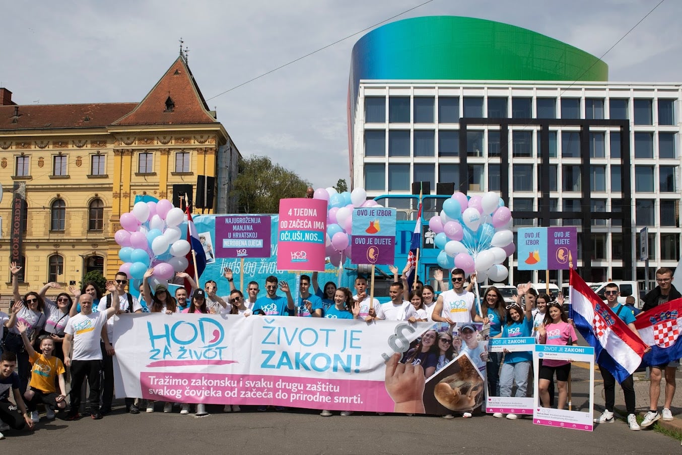 Batarelo tuži Tomaševića: “Totalitarcima smetaju… zastave! See you in court Tomboy”