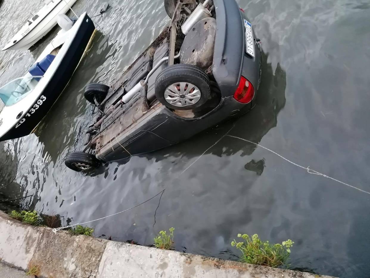 ZADAR Prometna na Trpimirovoj; Rano jutros vozač (60) sletio u more