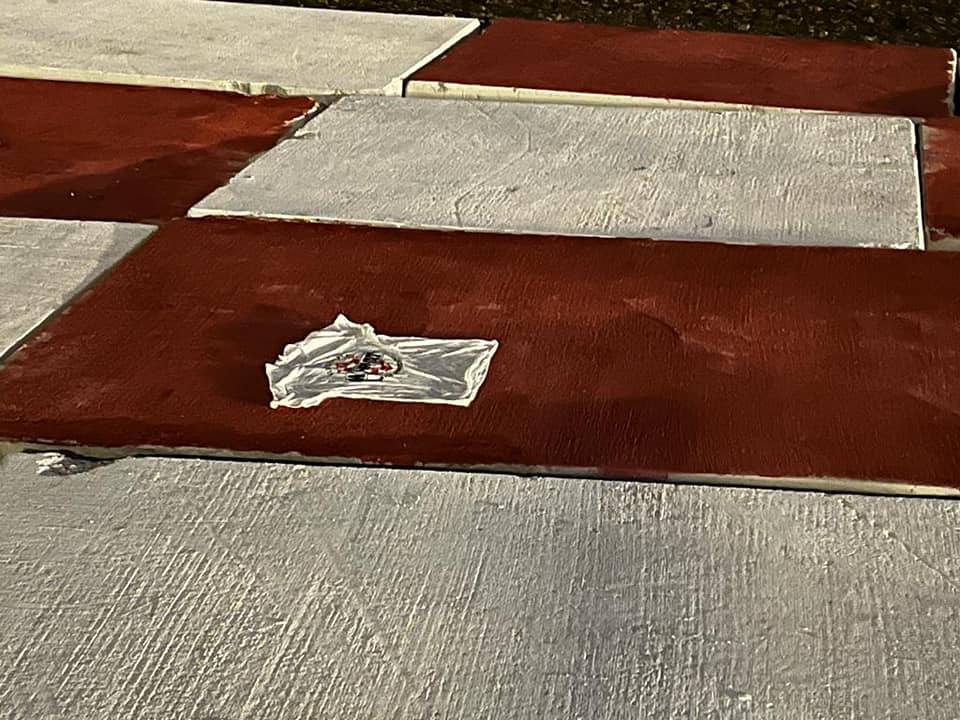 (FOTO) NOĆNA AKCIJA HRVATSKIH NAVIJAČA: Evo što je dočekalo Vatrene kad su se probudili