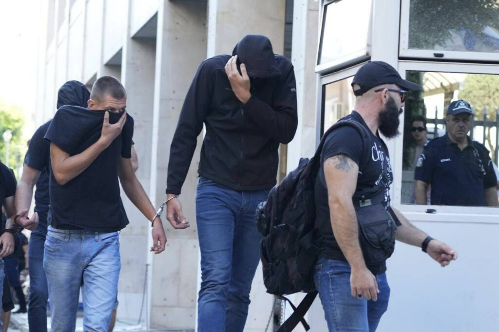 Intenzivna potraga za krivcima: Tragovi i analize u slučaju ubojstva navijača u Ateni