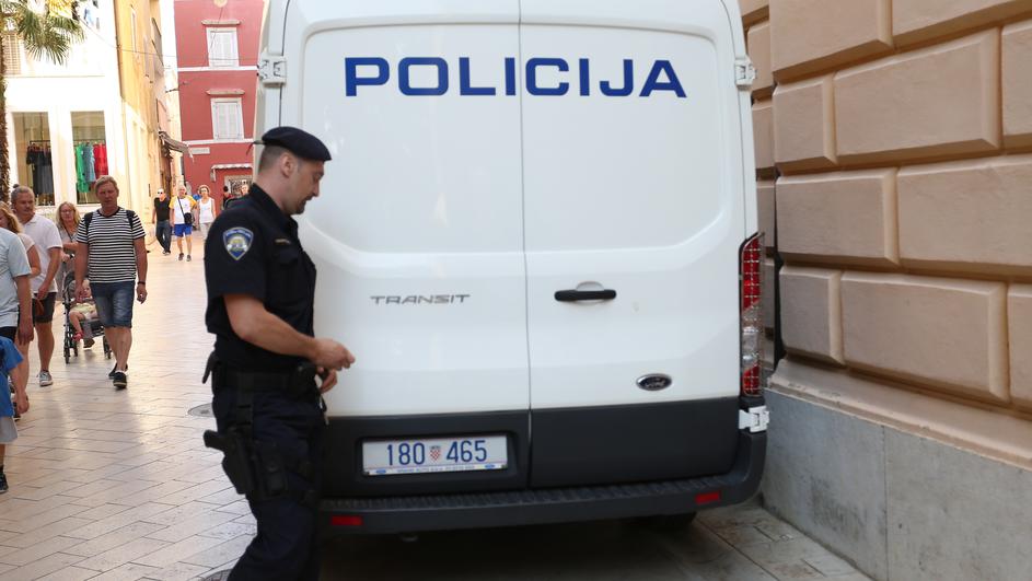 Razbojništvo u Crikvenici: Dva muškarca opljačkala kladionicu