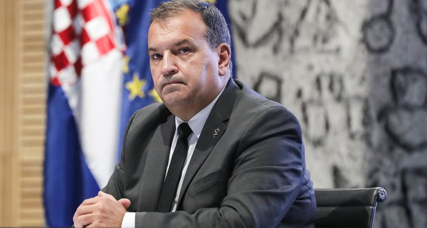VLADA Beroš: Pad broja novozaraženih