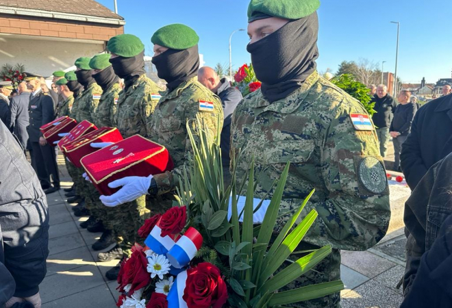 Zuluov pokop obilježila francuska pjesma 'Ne žalim ni za čim' koja se pjevala u Legiji stranaca
