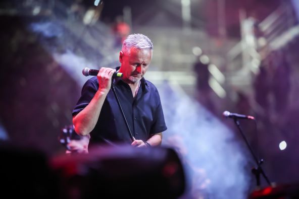 Glazbeni spektakl i osobni trenuci: Thompson na koncertu dirnuo publiku