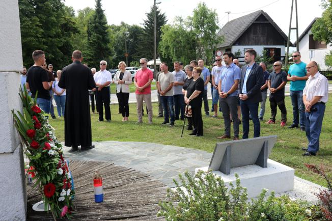 Položeni vijenci za poginule u Domovinskom ratu