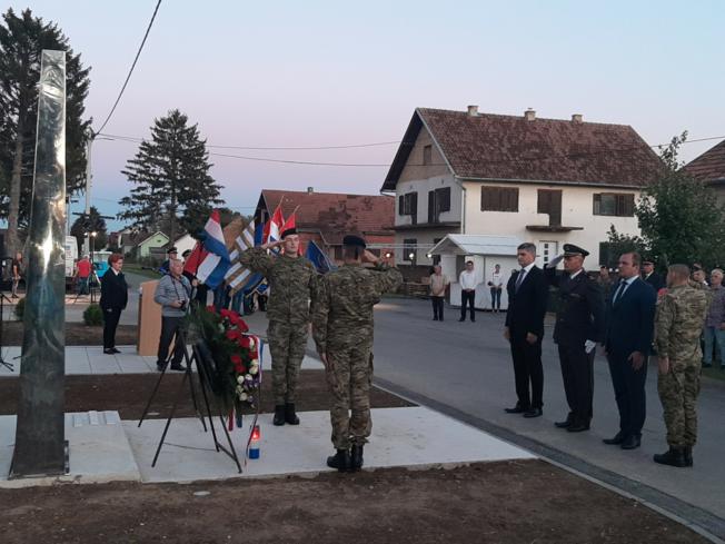 Spomen obilježje u znak sjećanja na poginule mještane Bokšića