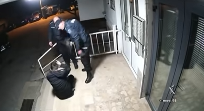 STIGLA IH JE OPTUŽNICA: Policajce koji su pretukli mladića u Mostaru čeka suđenje! Slučaj izazvao velike i žestoke prosvjede