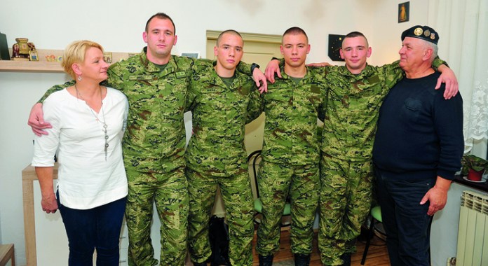 (FOTO) Otac Tigar a četiri sina u odori Hrvatske vojske