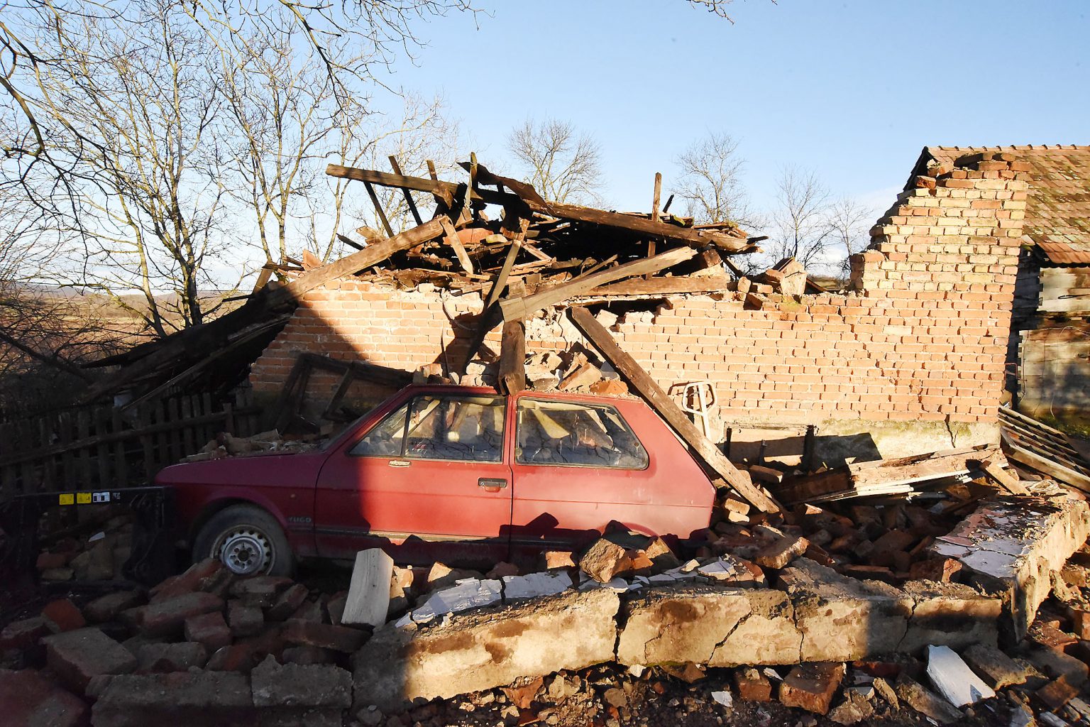 Poslijeratna obnova kuća na Baniji koštala je dvije i pol milijarde. Državni ured odbija otkriti tko je odradio nadzor