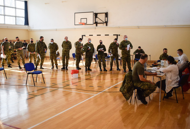 HRABRI VOJNICI SPAŠAVAJU ŽIVOTE NA RAZNE NAČINE: Darovali 124 doze krvi