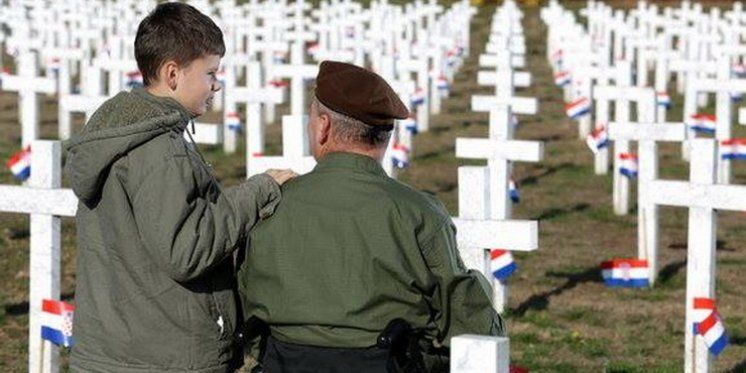 A KAKO JE VAŠ OTAC PROŠAO U RATU? Hrvatski klinci otvorili temu: ‘Moj tata ima 44 šava. Još ima geler u leđima’