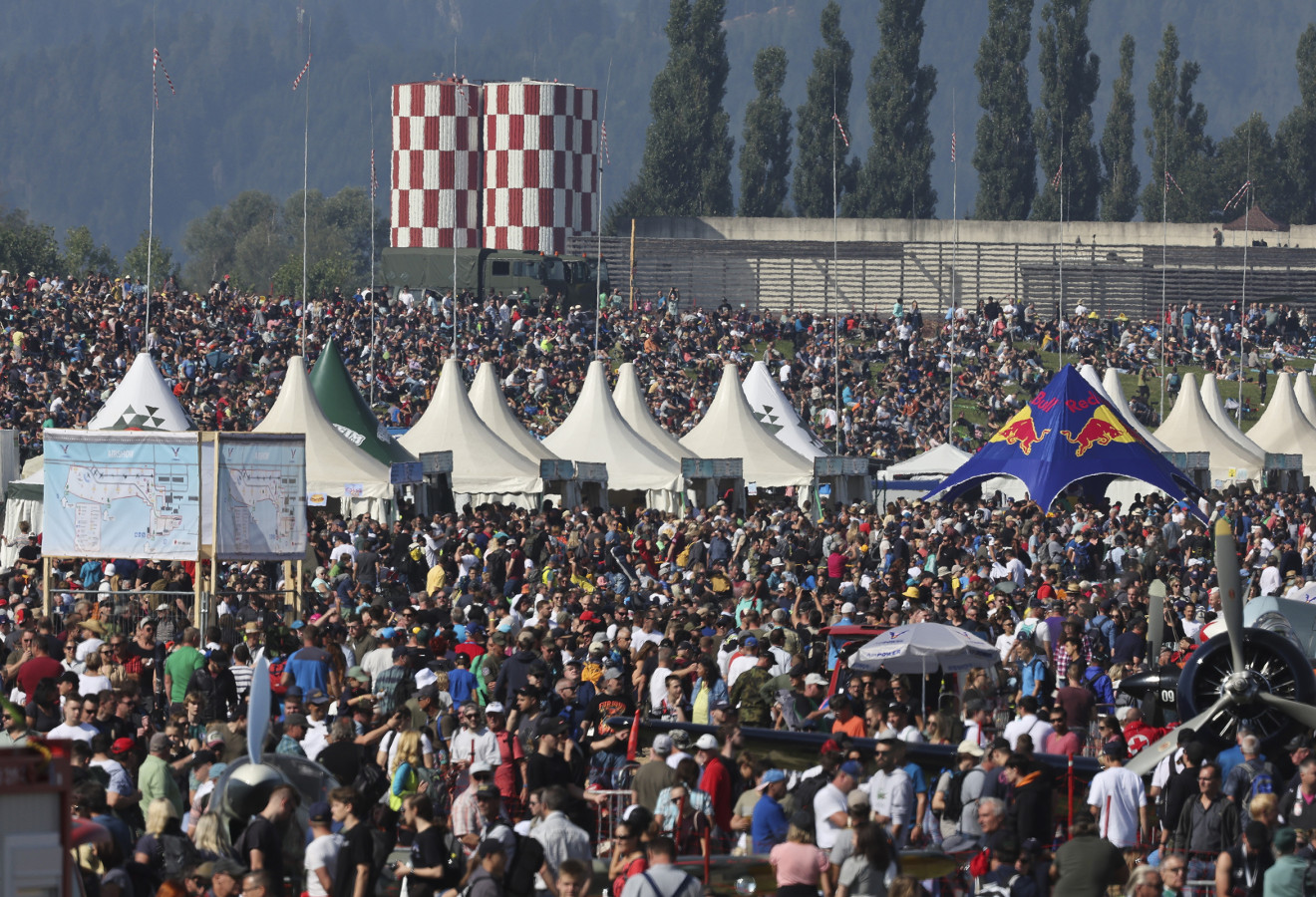 NAŠA ‘KRILA OLUJE’ IZBEZUMILA AUSTRIJANCE! 270 000 ljudi zapljeskalo njihovim vratolomijama