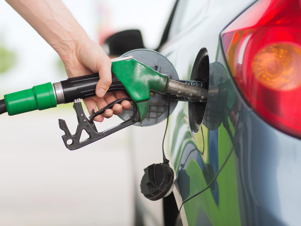 Sutra blago poskupljuje gorivo?