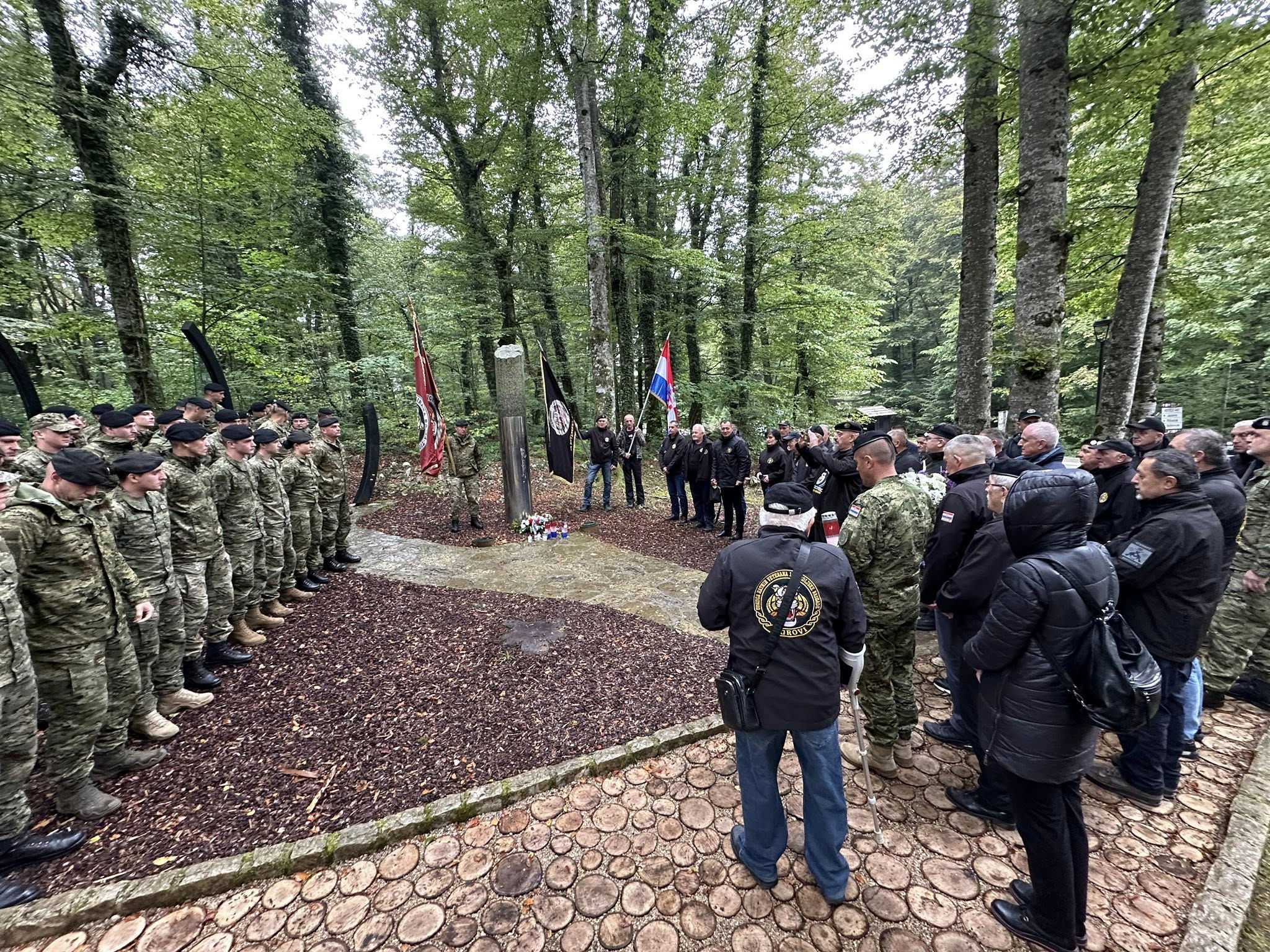 Obilazak bojišnica i tribina o “Oluji-95”: “Tigrovi” odali počast poginulim suborcima