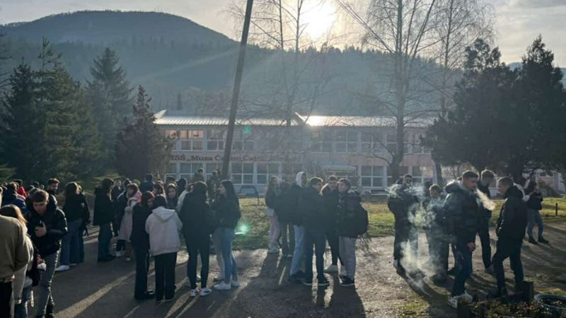 Dojave o bombama u školama širom BiH: Evakuirani učenici i nastavnici