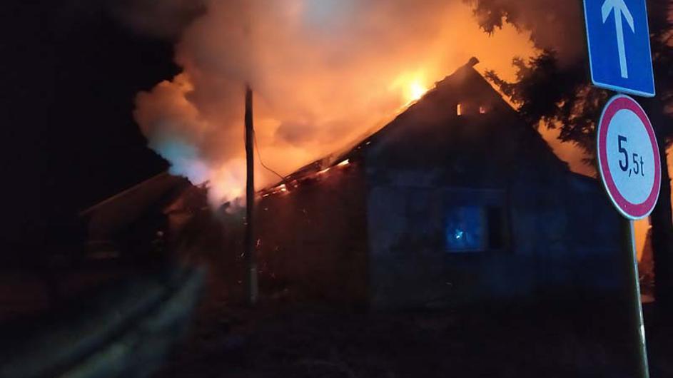 Buktinja u Osijeku: U požaru kuće izgorio krov i 5 prostorija