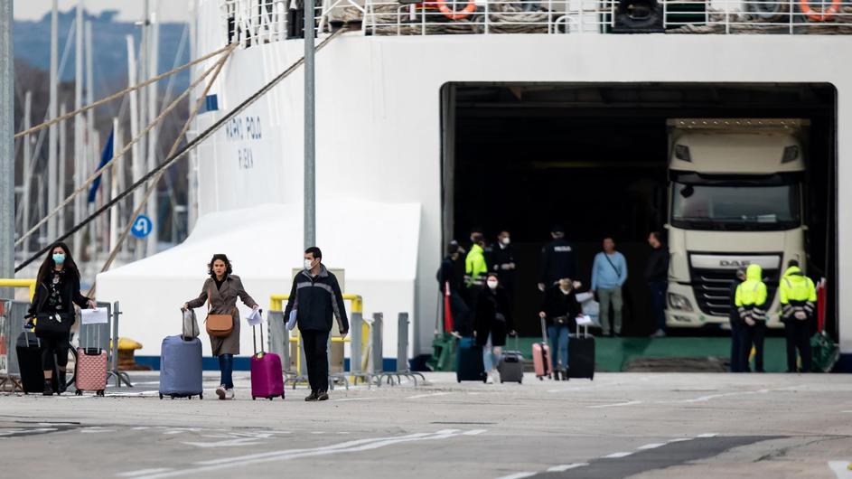 U karantenu ide 40 putnika s trajekta koji je stigao iz Italije