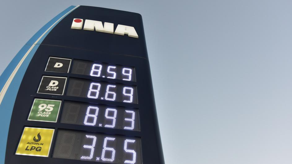 Cijene goriva drastično manje: Benzin pojeftinio više od kunu!