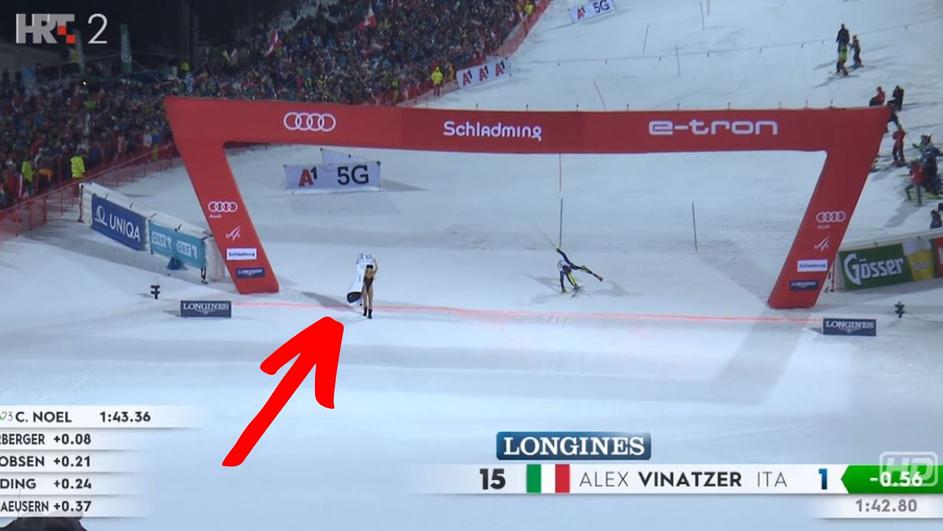 Polugola djevojka uletjela u cilj i nakratko razveselila Talijana