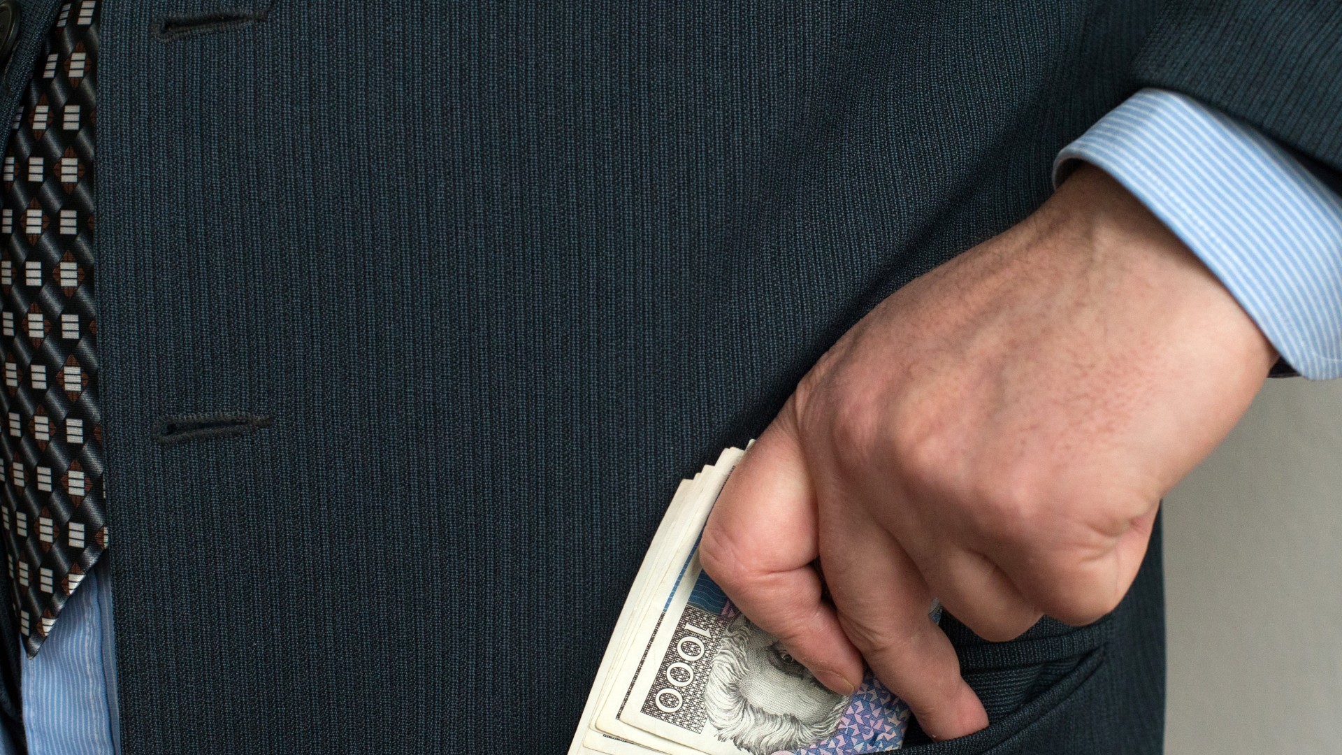 Podignuta optužnica protiv šefice u HZMO-u i još 20 osoba: Uvećavali mirovine za 1000 do 2000 eura mita