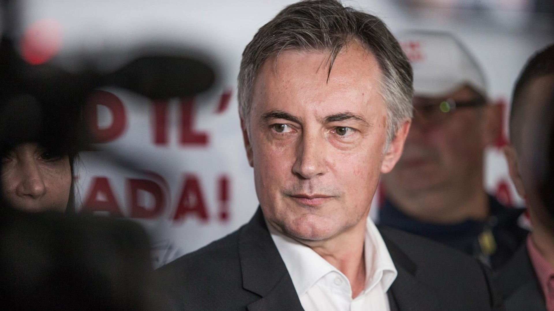 Miroslav Škoro: ''Obavještajci razgovaraju s nekim ljudima po Osijeku i pokušavaju naći određene stvari iz moje prošlosti''