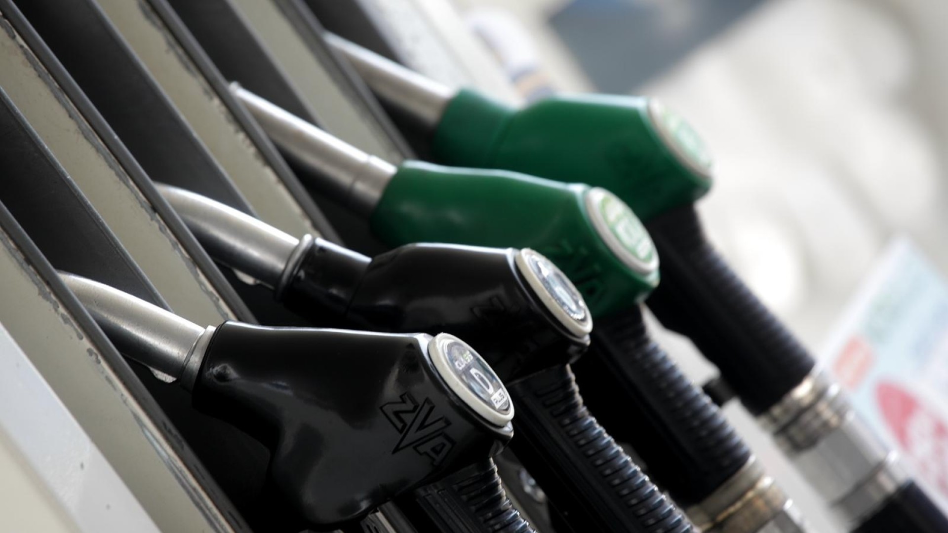 Jeftinije gorivo na benzinskim pumpama, najviše će se razveseliti vlasnici ovih automobila