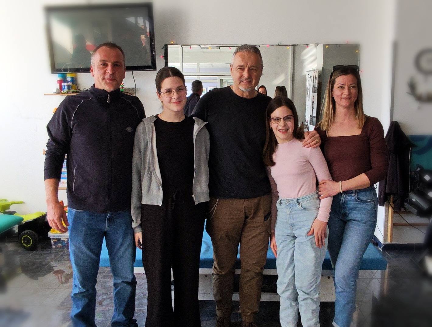 Marko Perković Thompson sa suprugom Sandrom posjetio splitsku udrugu „Vjeruj i djeluj“