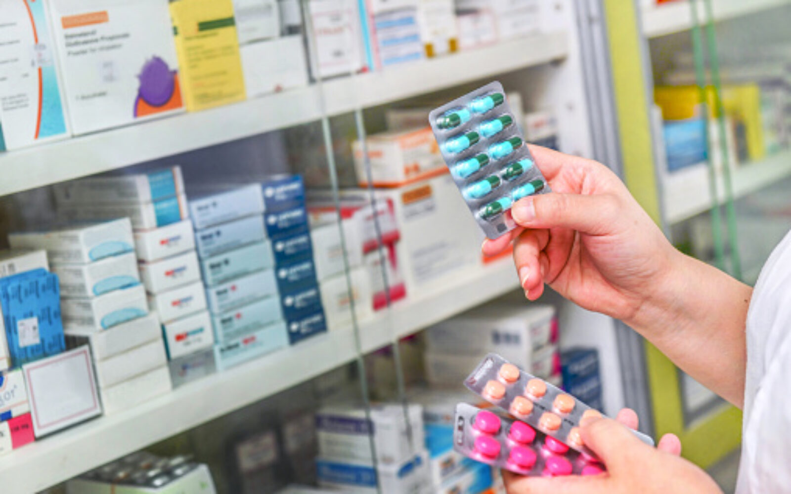 Snižene cijene lijekova, novi lijekovi i pomagala na listama HZZO-a